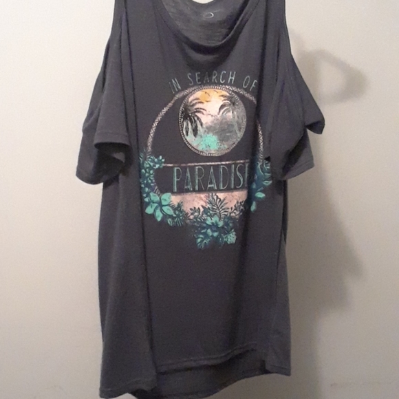 Jessica Simpson Tops - Jessica Simpson Paradise Graphic Cold Shoulder Top
